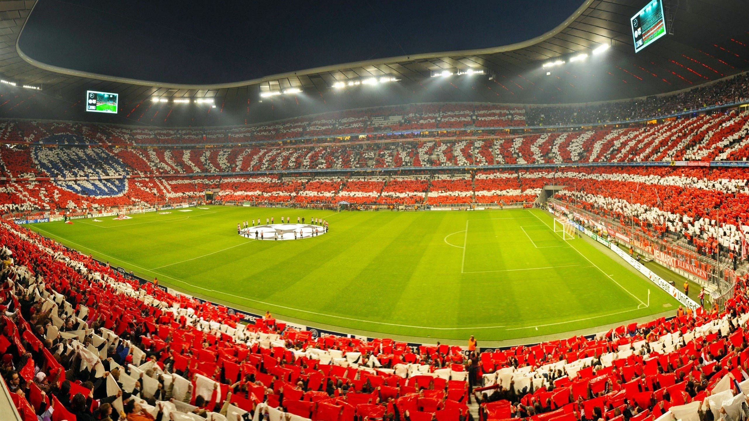 西亚卡姆连续十五场比赛得分超过败北，曼联不断突破！赢得满堂喝彩