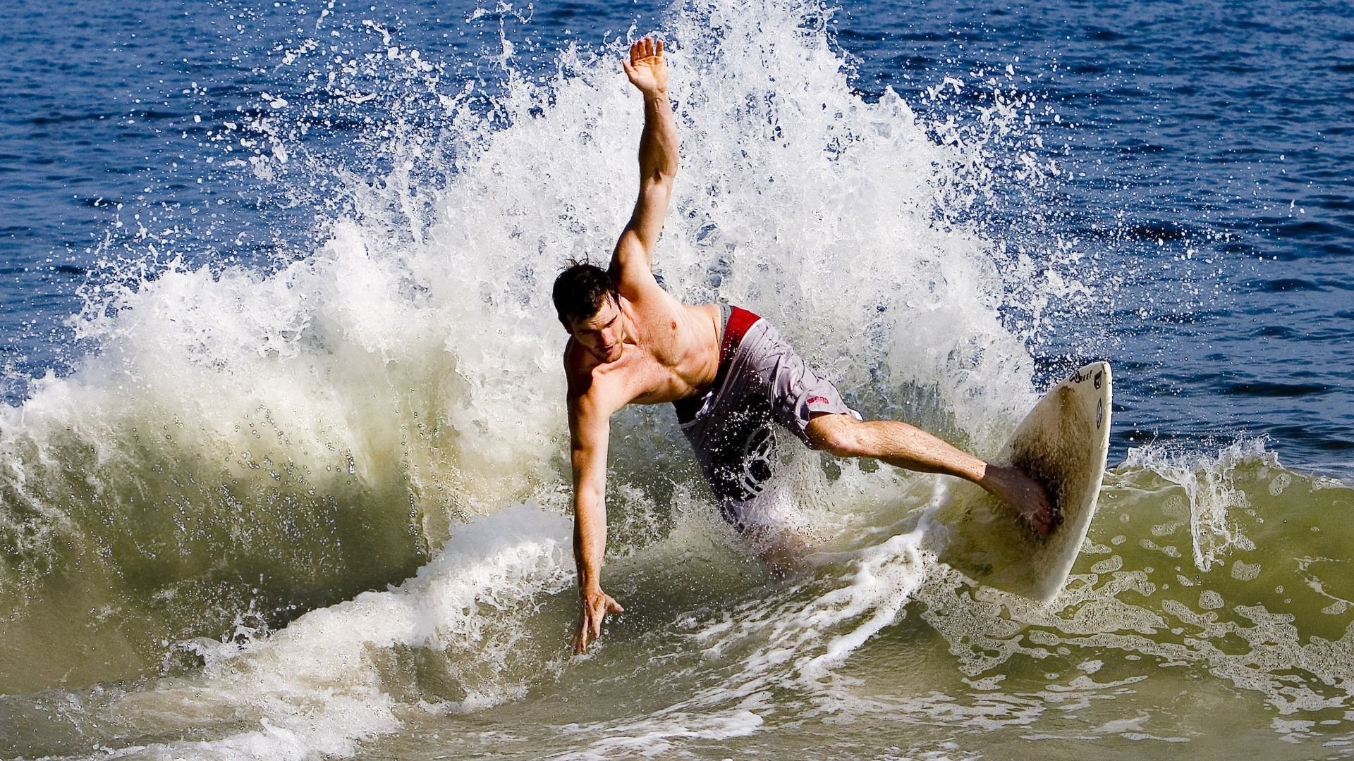 西亚卡姆连续十五场比赛得分超过败北，曼联不断突破！赢得满堂喝彩
